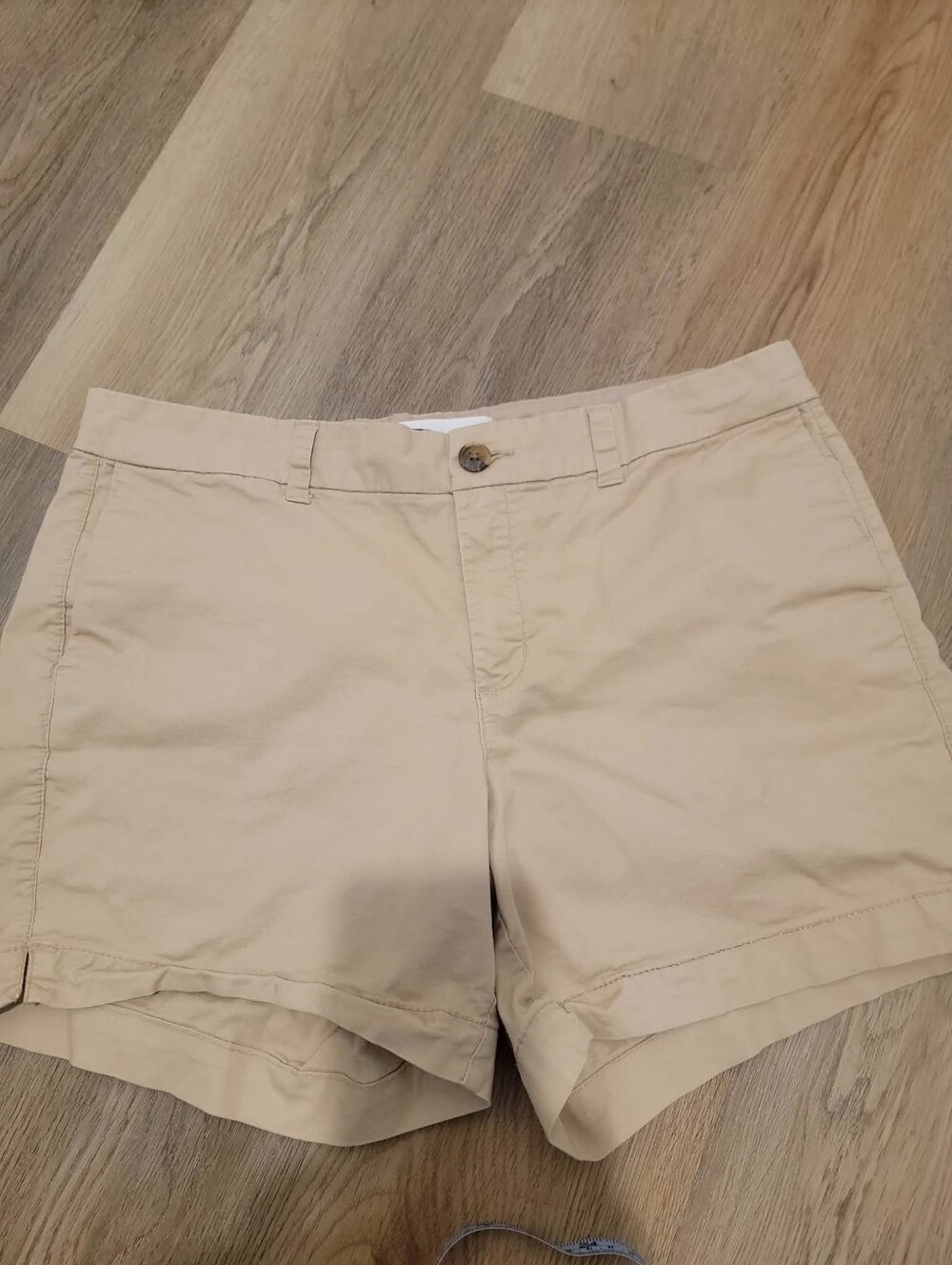 Old Navy Size 12 Everyday Khaki Short Flat Front Chino Style 5" Inseam